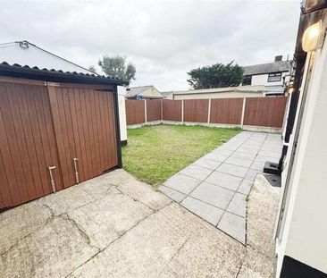 King Edward Avenue, Rainham, RM13 - Photo 4