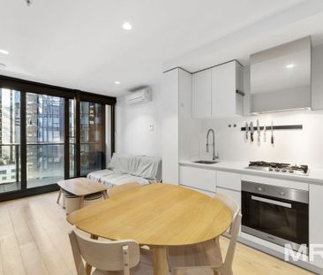 City living with resort-style amenities - Photo 4