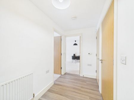 Wapshott Road, Staines-upon-Thames, Surrey,TW18 - Photo 2