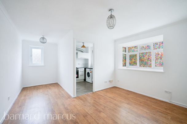 Redford Close, Feltham - Photo 1