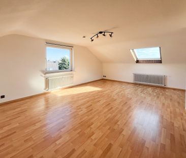 2-Zimmer Dachgeschosswohnung in ruhiger Seitenstraße zu vermieten! - Foto 1