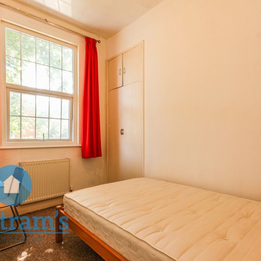 6 bed Flat for Rent - Photo 1