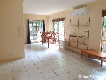 3 Bedroom Townhouse with air conditioning and pool in complex - Photo 3