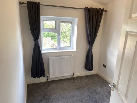 3 bedroom semi-detached house to rent - Photo 3