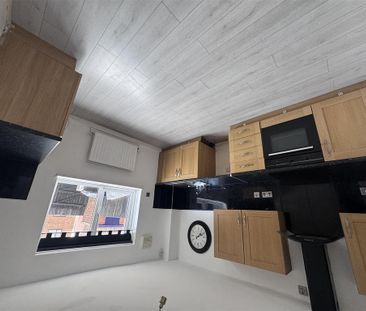 3 bedroom terraced house to rent - Photo 6