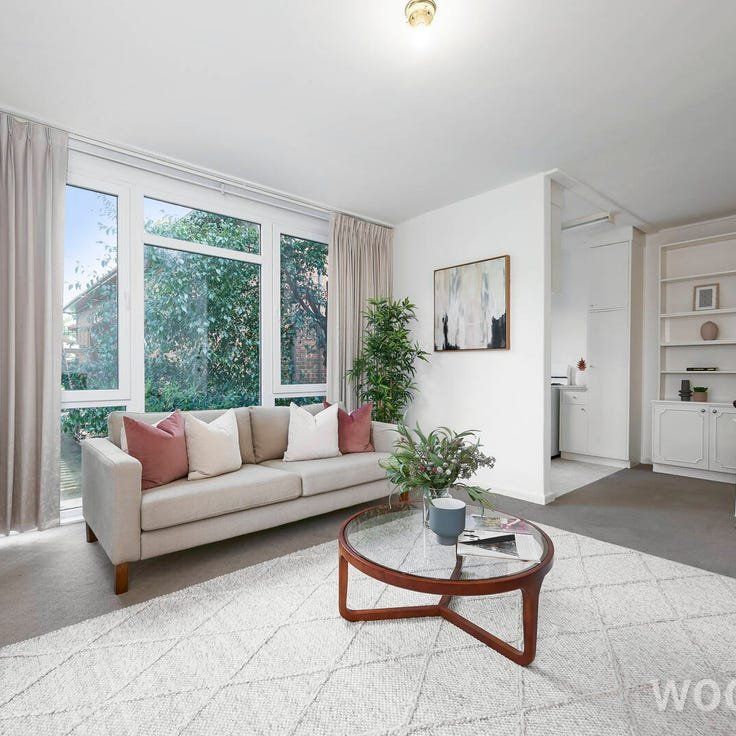Bright, Spacious, and Beautiful - Photo 1