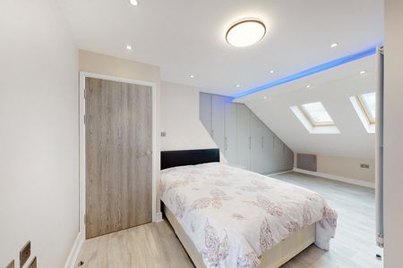 5 Bed Terraced House, Highbury Gardens, IG3 - Photo 5