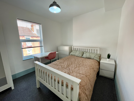 Arthur Street – 2 Bed – 1.5 Bath - Photo 3