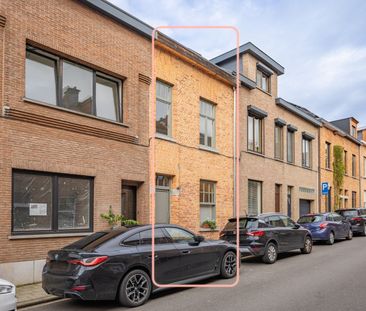 Gerenoveerde gezinswoning met tuin aan Park Michotte - Photo 1