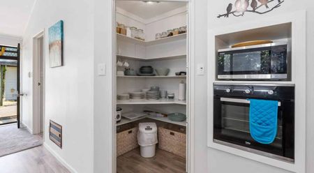 Fully furnished in Five Mile Bay - Photo 5