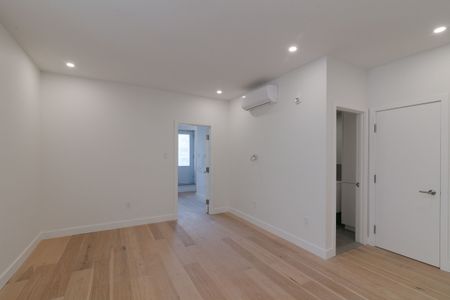 4880 Queen Mary Road - Photo 3