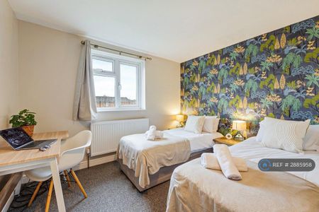 3 bedroom terraced house to rent - Photo 3