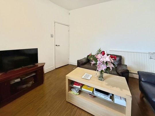 4 bedroom terraced house to rent - Photo 1