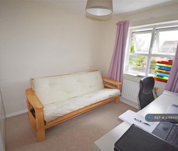 3 bedroom semi-detached house to rent - Photo 4