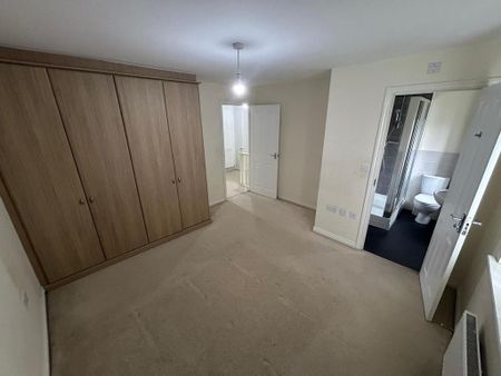 4 bedroom detached house to rent - Photo 2