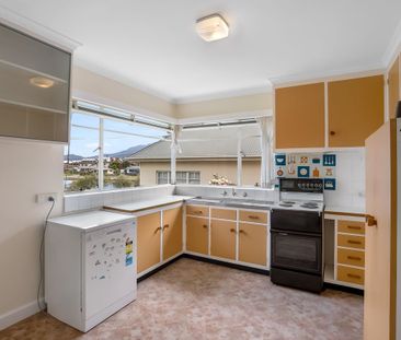 Large Family Home with Stunning Water Views - Photo 6