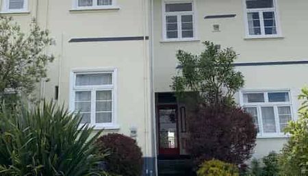 Downstairs Apartment - Photo 3