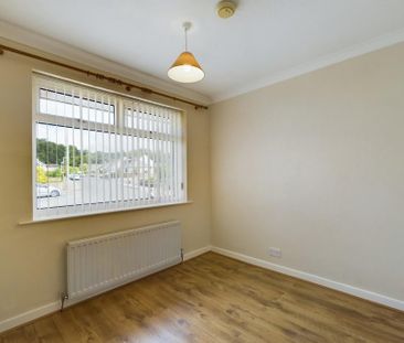 3 bedroom semi-detached bungalow to rent - Photo 6