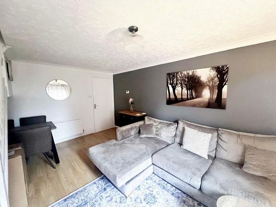 PETERBOROUGH - Photo 1