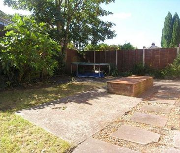 Bedroom Detached House In Winton, BH9 - Photo 2