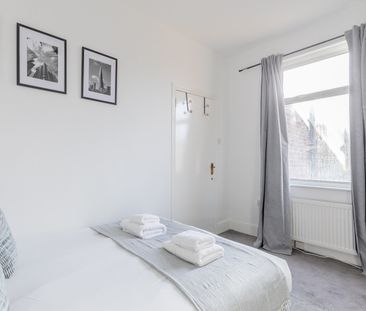 2 Bed Flat, Goldhawk Road, W12 - Photo 6
