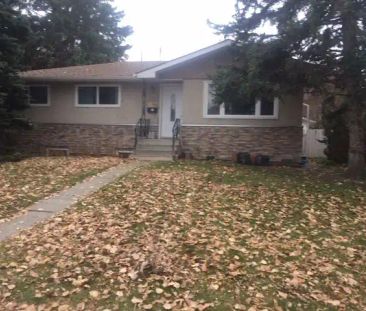 A main floor room for rent close UoC and Brentwood C train — 3 Bedr... - Photo 1