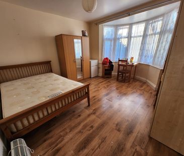 Room in a Shared House, Beechwood Avenue, HA2 - Photo 4