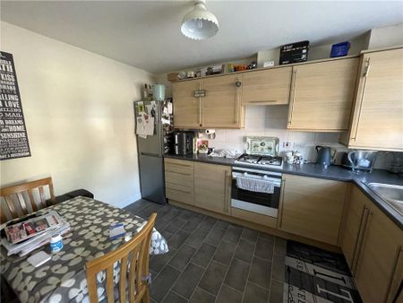 4 bedroom detached house to rent - Photo 3