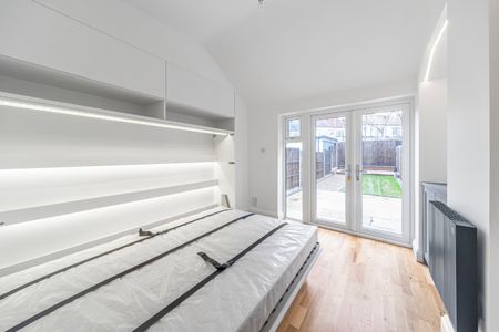 Selworthy Road, London, SE6 - Photo 3