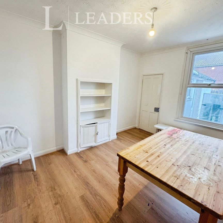 3 bedroom house to rent St. Osyth Road, Clacton-on-Sea, Essex, CO15 - Photo 1