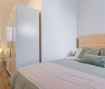 Room in a shared 6-bedroom apartment for rent in Bellas Vistas. - Photo 6