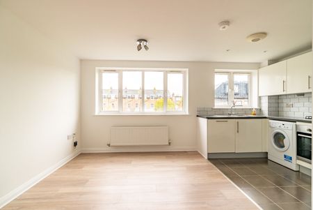 Available unfurnished now - Photo 4