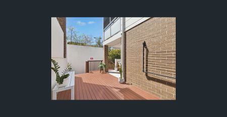 Renovated garden apartment ensures private modern living - Photo 5