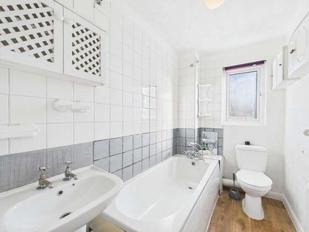 Crookham Close, Tadley, RG26 - Photo 5