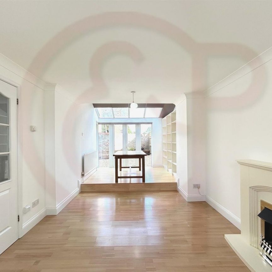 Hanger Lane, Ealing, W5, London - Photo 1