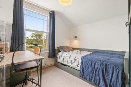 3 bedroom flat to rent - Photo 3