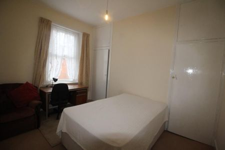 4 bedroom terraced house to rent - Photo 5