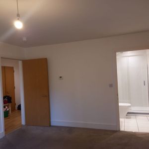 2 Bed Flat, Centenary Plaza, SO19 - Photo 2