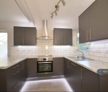 1 bedroom in a house share to rent - Photo 3