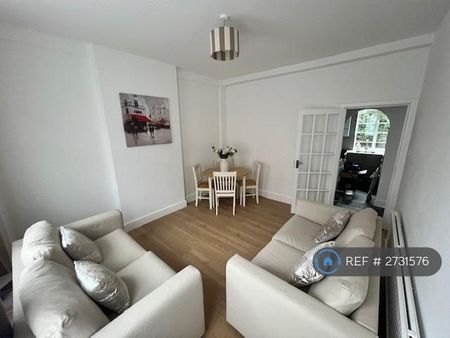 2 bedroom flat to rent - Photo 2