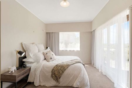 Rare Find in Remuera – Private Studio with Parking - Photo 3