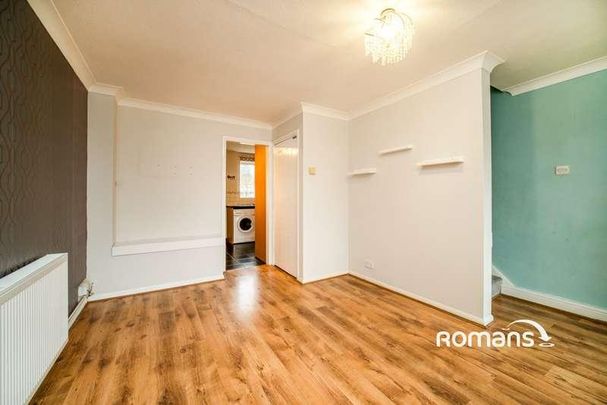 Pinewood Park, Farnborough, Hampshire, GU14 - Photo 1