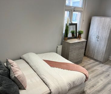 Room in a Shared Flat, Homerton High Street, E9 - Photo 1