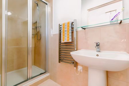 2 Bed En-Suite - Photo 4