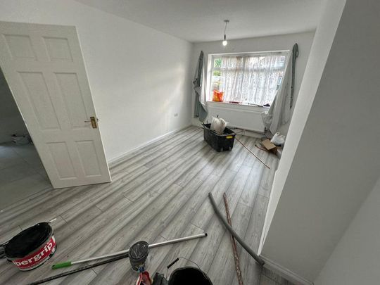 4 bedroom semi-detached house to rent - Photo 1