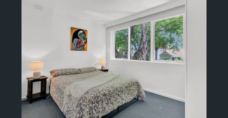 Prized Elwood Address - FULLY FURNISHED - Photo 4