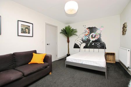 4 bedroom townhouse to rent - Photo 3