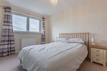3 bedroom apartment to rent - Photo 2