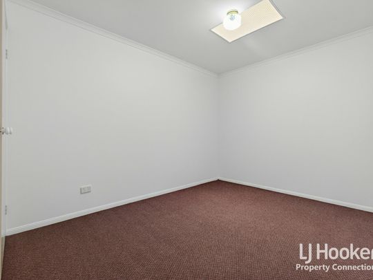 Modern Comfort and Convenience in Downtown Kallangur - Photo 1