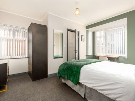 OX Living is proud to present this high-quality 7-bedroom co-living property, perfect for working professionals looking for stylish, stress-free living. Room 1 - Photo 4